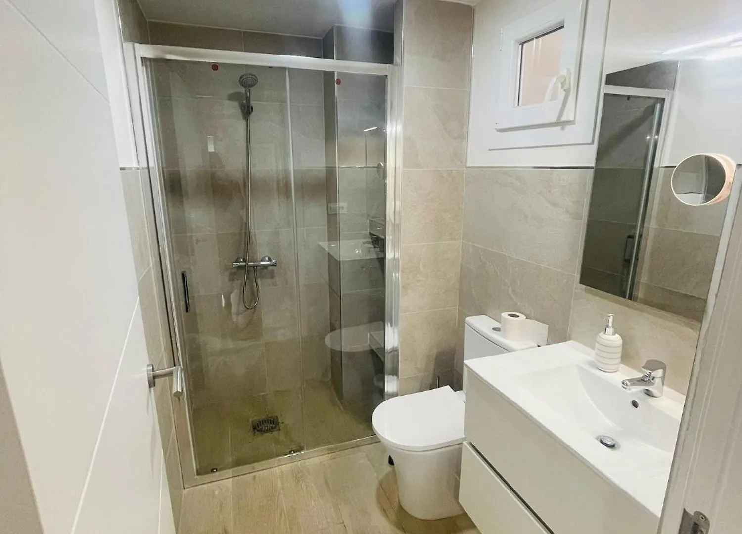 Homestay Unica Apartment Seville